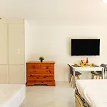 Americas - On The Golden Mile - As De Casas