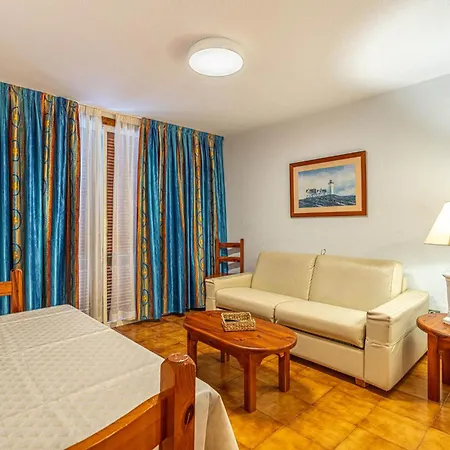 Americas - On The Golden Mile - As De Casas