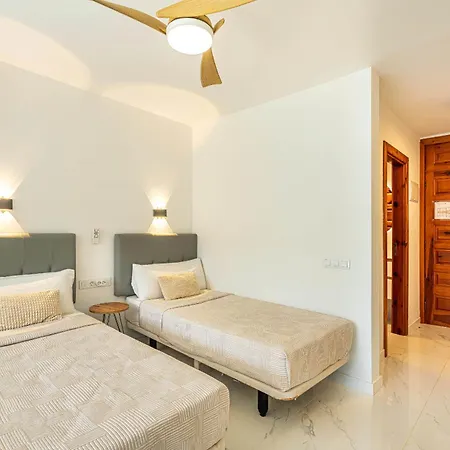 Americas - On The Golden Mile - As De Casas * Playa de las Américas