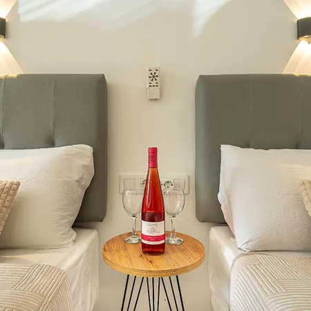 Americas - On The Golden Mile - As De Casas *