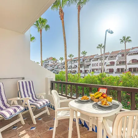 Americas - On The Golden Mile - As De Casas *